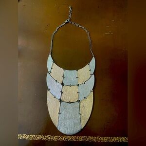 Super chic statement necklace